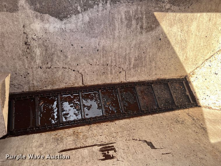 image for item LB9374 Trip Hopper  cake feeder