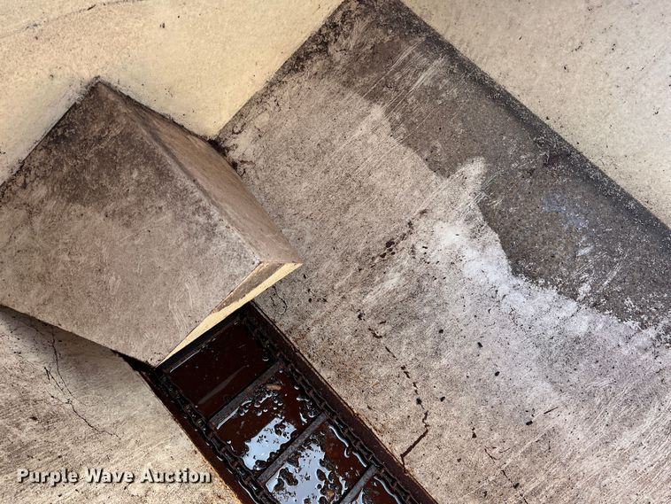 image for item LB9374 Trip Hopper  cake feeder