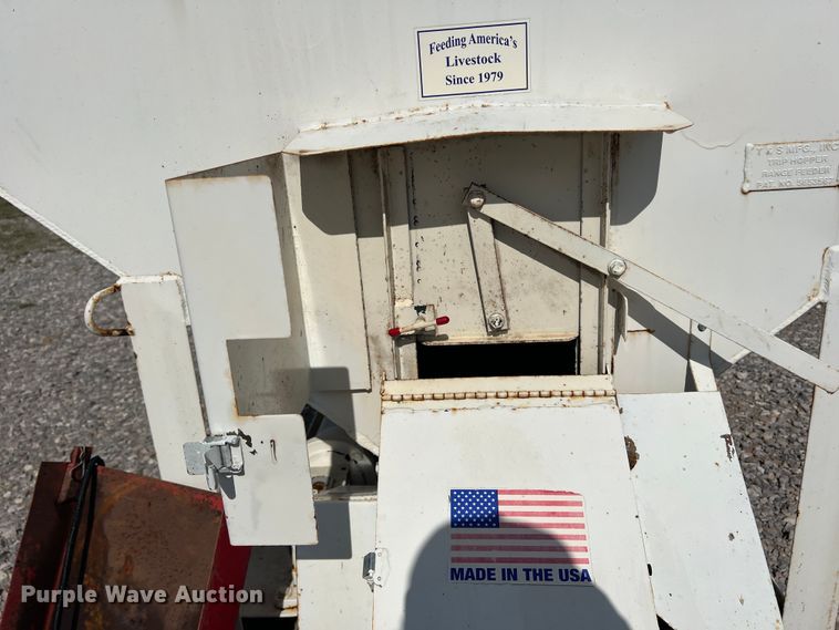 image for item LB9374 Trip Hopper  cake feeder