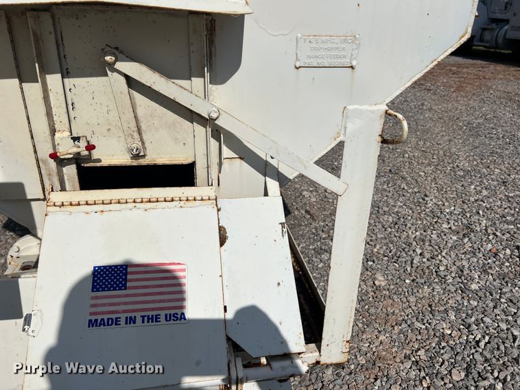 image for item LB9374 Trip Hopper  cake feeder