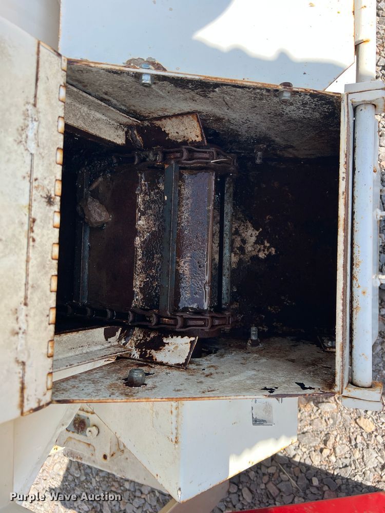 image for item LB9374 Trip Hopper  cake feeder