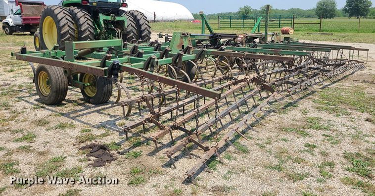 image for item LE9135 John Deere 960  field cultivator