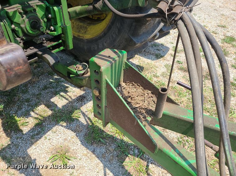 image for item LE9135 John Deere 960  field cultivator
