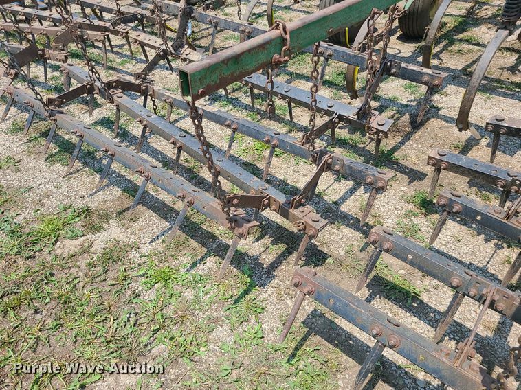 image for item LE9135 John Deere 960  field cultivator