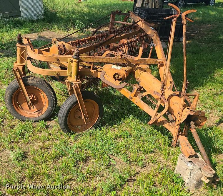 image for item LE9140 Allis Chalmers  hay rake