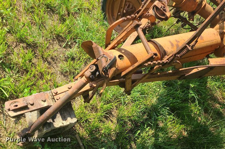 image for item LE9140 Allis Chalmers  hay rake