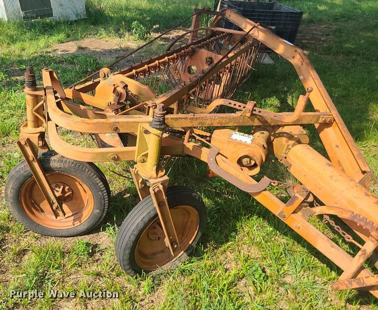 image for item LE9140 Allis Chalmers  hay rake