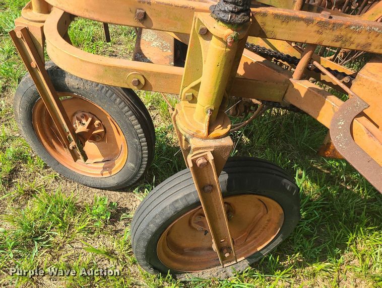 image for item LE9140 Allis Chalmers  hay rake