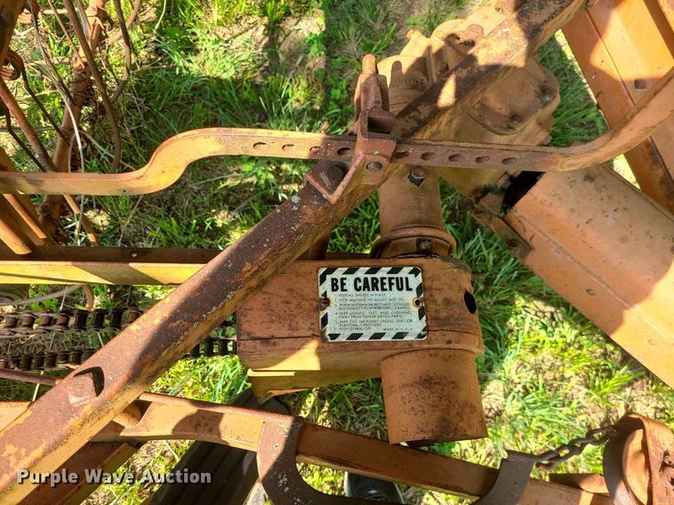 image for item LE9140 Allis Chalmers  hay rake