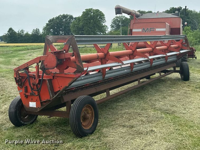 image for item LG9246 1981 Massey Ferguson 860  combine