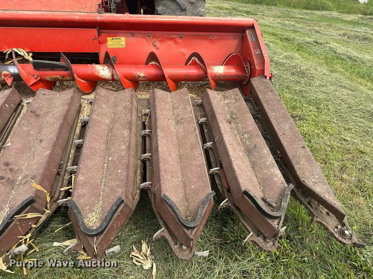 image for item LG9246 1981 Massey Ferguson 860  combine