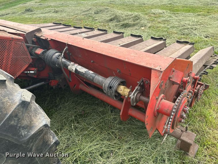 image for item LG9246 1981 Massey Ferguson 860  combine