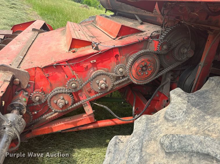 image for item LG9246 1981 Massey Ferguson 860  combine