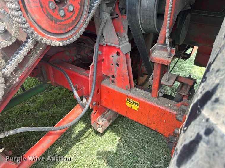 image for item LG9246 1981 Massey Ferguson 860  combine