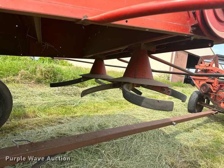 image for item LG9246 1981 Massey Ferguson 860  combine