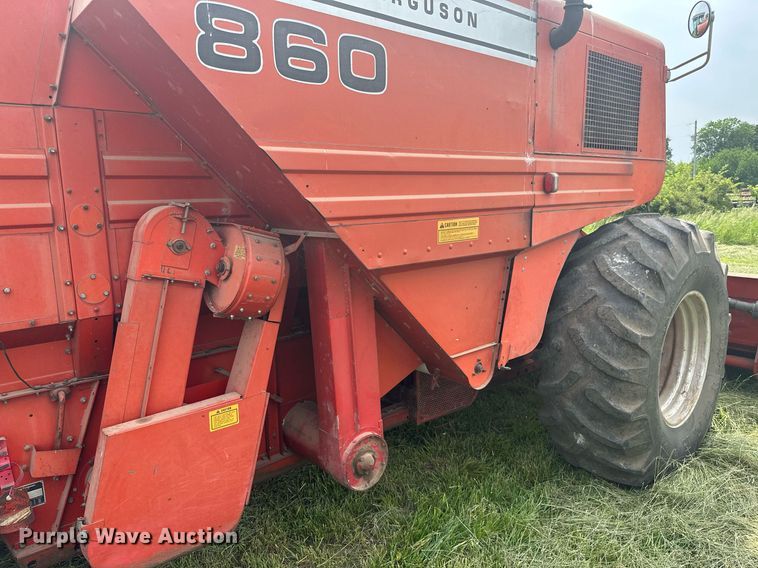 image for item LG9246 1981 Massey Ferguson 860  combine
