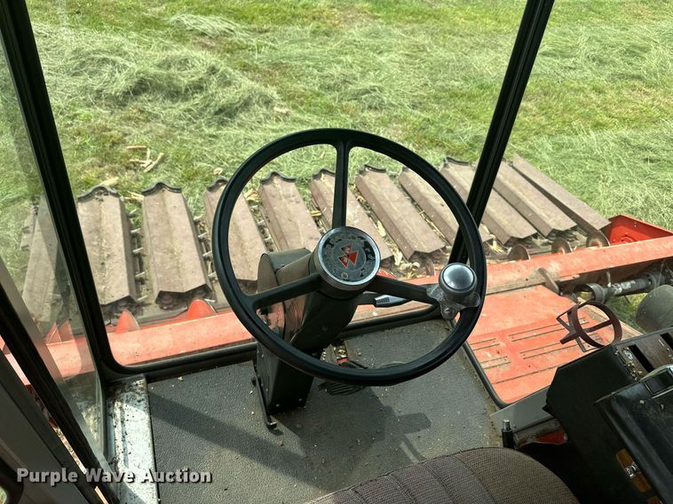 image for item LG9246 1981 Massey Ferguson 860  combine