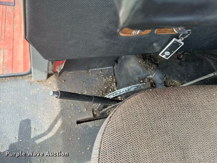 image for item LG9246 1981 Massey Ferguson 860  combine