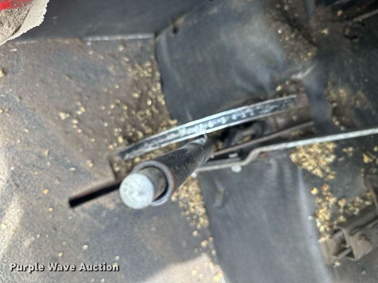 image for item LG9246 1981 Massey Ferguson 860  combine