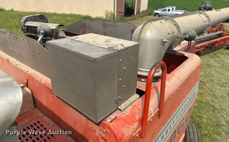 image for item LG9246 1981 Massey Ferguson 860  combine