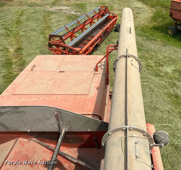 image for item LG9246 1981 Massey Ferguson 860  combine