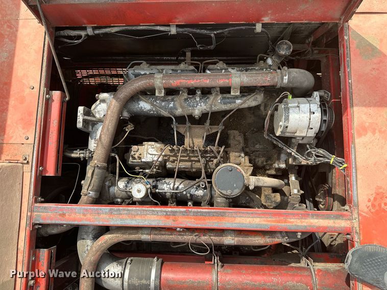 image for item LG9246 1981 Massey Ferguson 860  combine