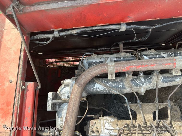 image for item LG9246 1981 Massey Ferguson 860  combine