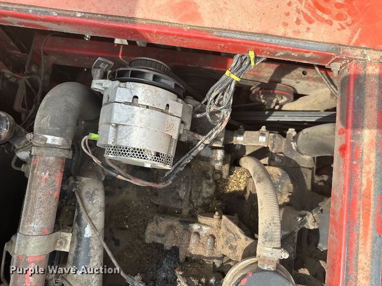 image for item LG9246 1981 Massey Ferguson 860  combine