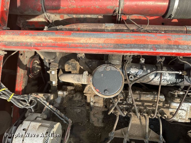 image for item LG9246 1981 Massey Ferguson 860  combine