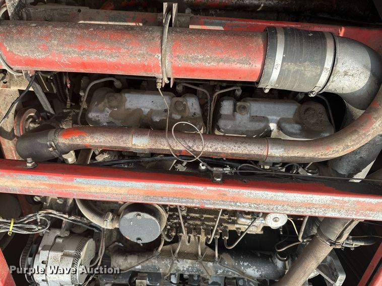 image for item LG9246 1981 Massey Ferguson 860  combine