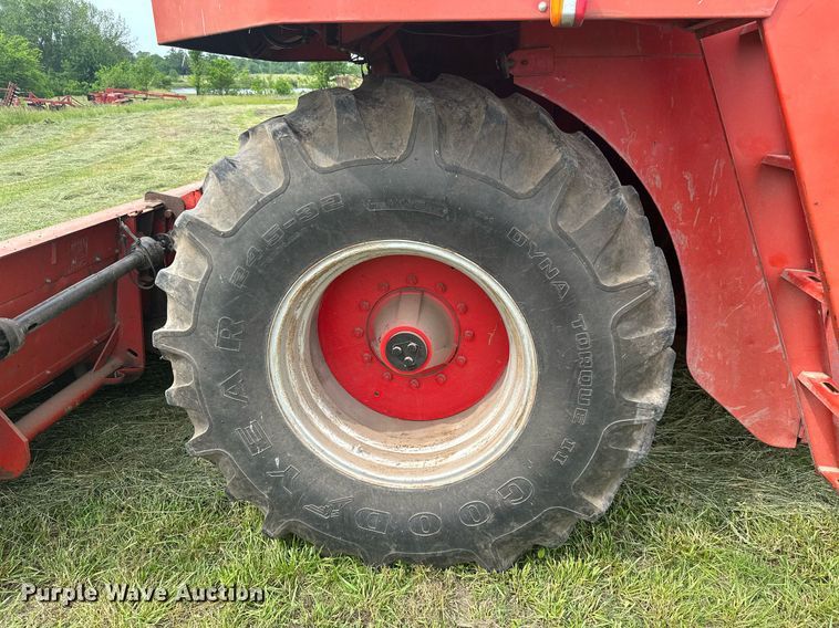image for item LG9246 1981 Massey Ferguson 860  combine