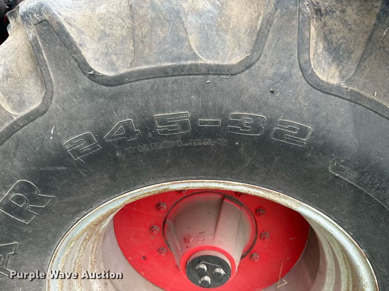 image for item LG9246 1981 Massey Ferguson 860  combine