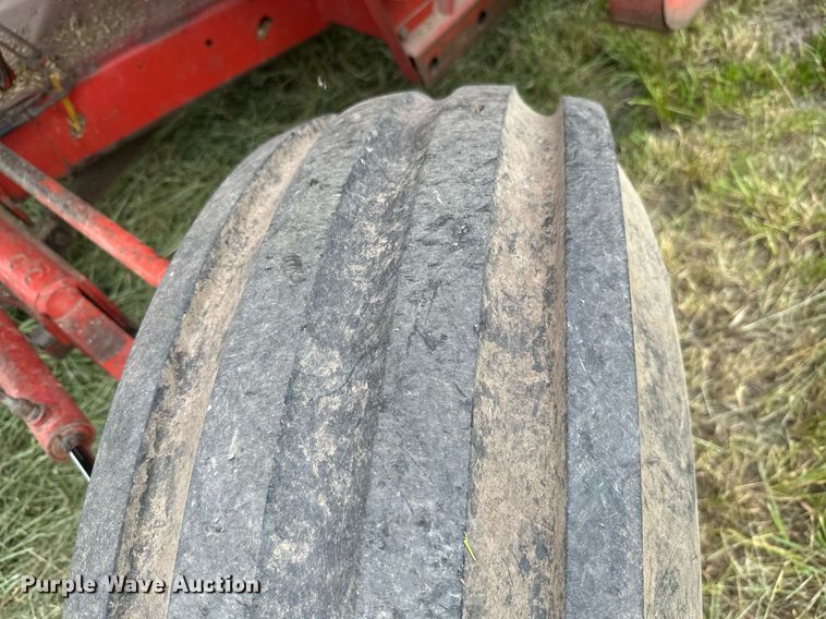 image for item LG9246 1981 Massey Ferguson 860  combine