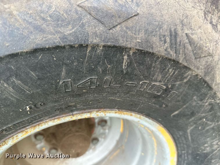 image for item LG9246 1981 Massey Ferguson 860  combine