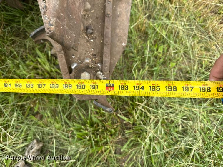 image for item LG9246 1981 Massey Ferguson 860  combine