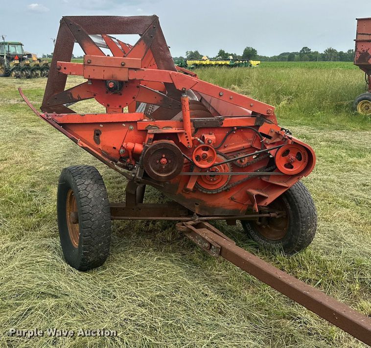 image for item LG9246 1981 Massey Ferguson 860  combine