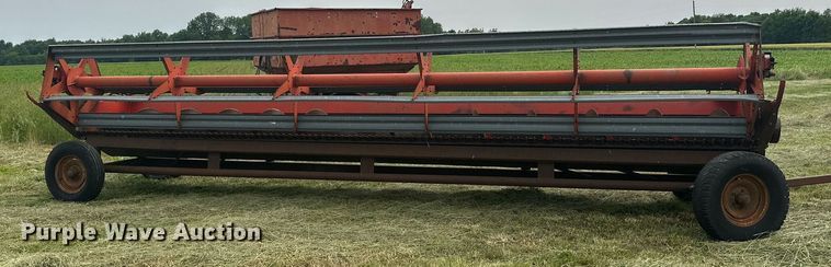 image for item LG9246 1981 Massey Ferguson 860  combine