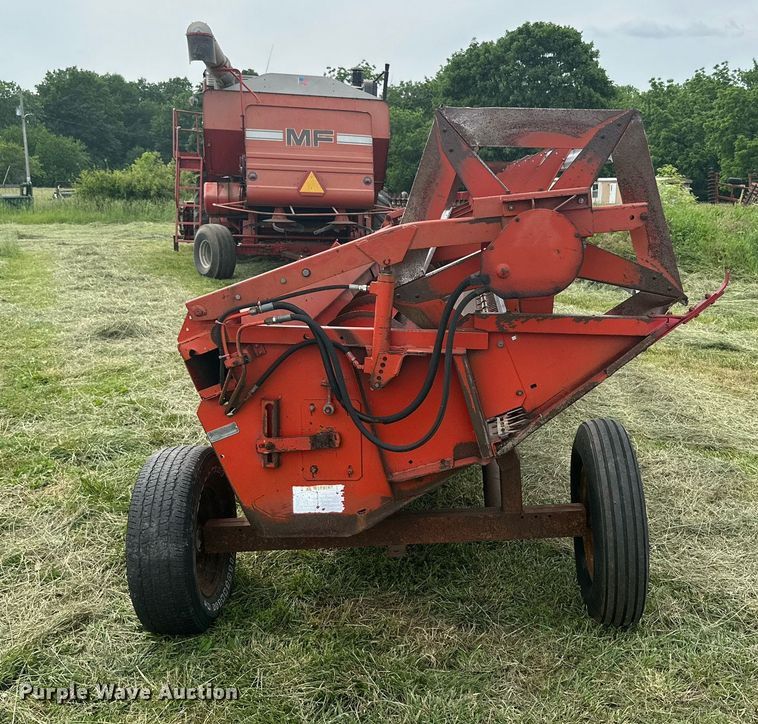 image for item LG9246 1981 Massey Ferguson 860  combine