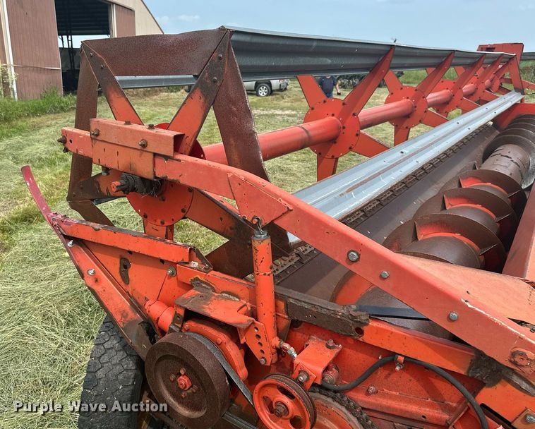 image for item LG9246 1981 Massey Ferguson 860  combine