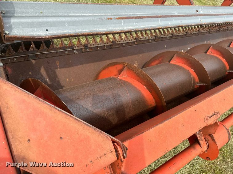 image for item LG9246 1981 Massey Ferguson 860  combine