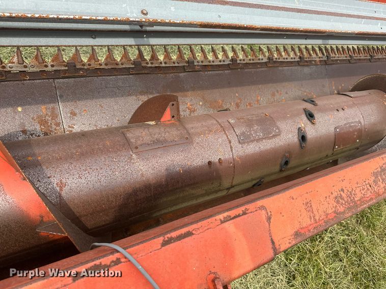 image for item LG9246 1981 Massey Ferguson 860  combine