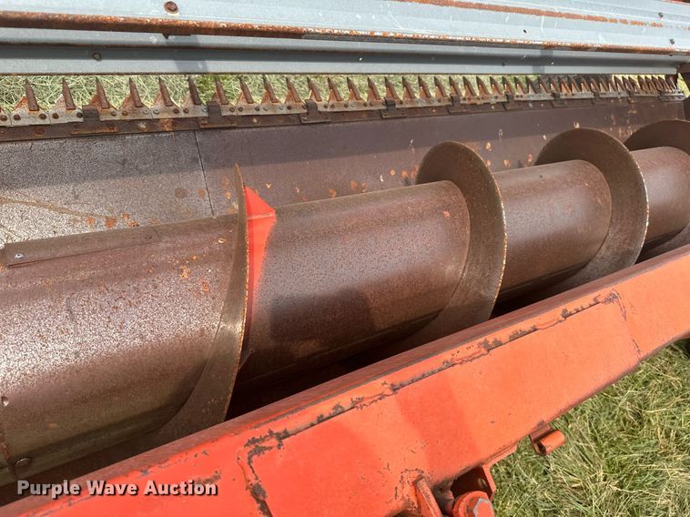 image for item LG9246 1981 Massey Ferguson 860  combine