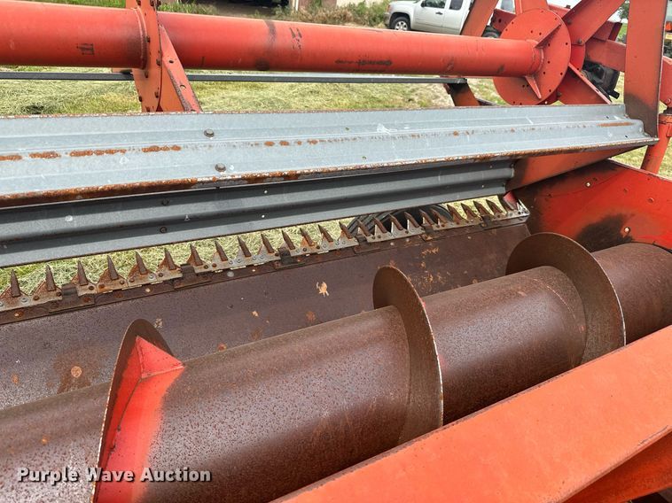 image for item LG9246 1981 Massey Ferguson 860  combine