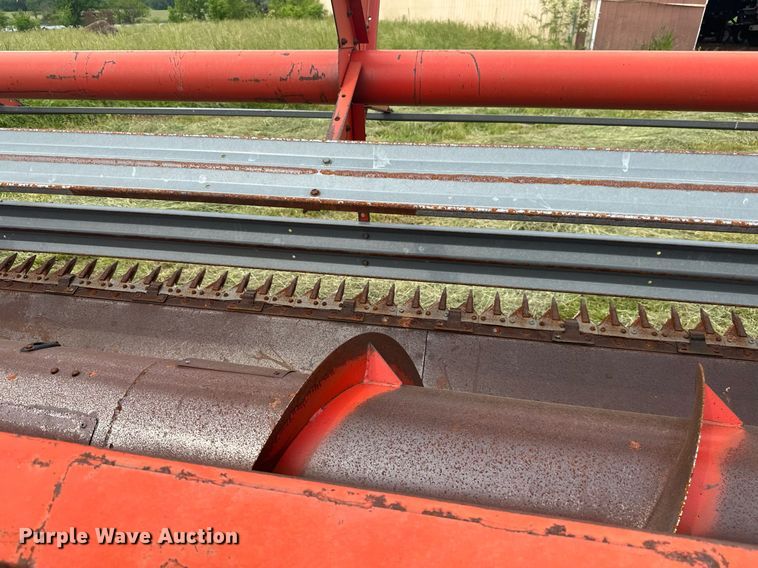 image for item LG9246 1981 Massey Ferguson 860  combine