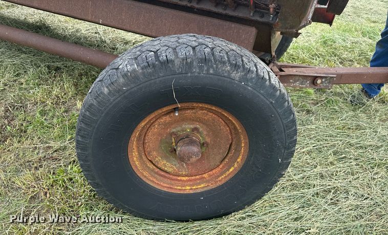 image for item LG9246 1981 Massey Ferguson 860  combine