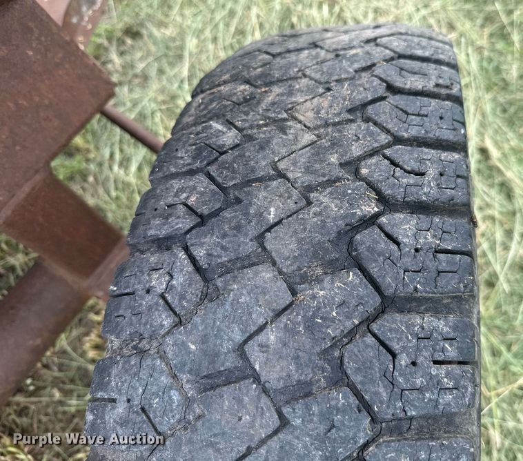 image for item LG9246 1981 Massey Ferguson 860  combine