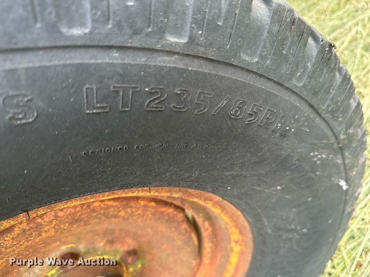 image for item LG9246 1981 Massey Ferguson 860  combine