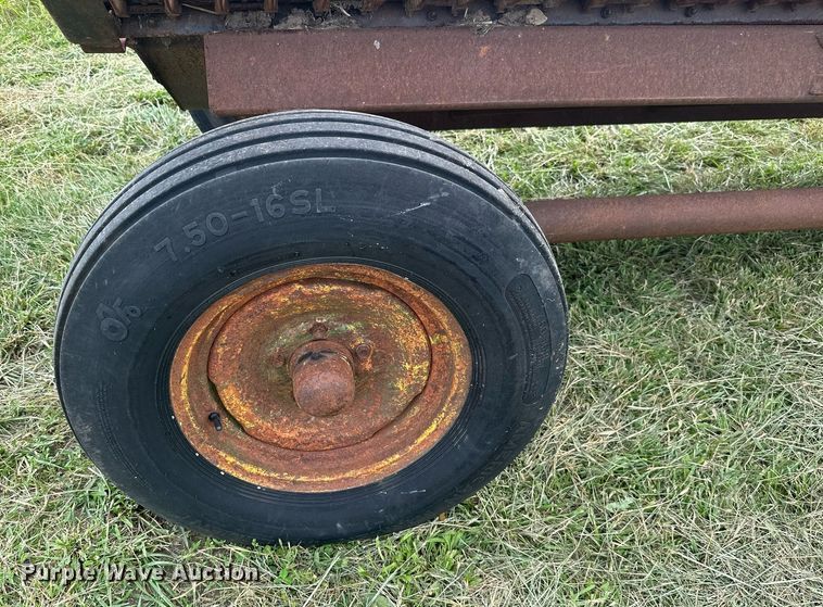 image for item LG9246 1981 Massey Ferguson 860  combine