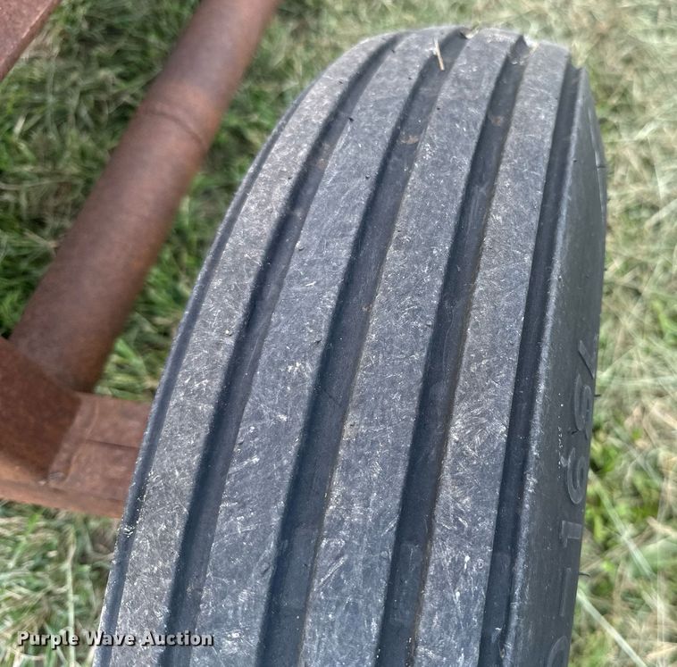 image for item LG9246 1981 Massey Ferguson 860  combine