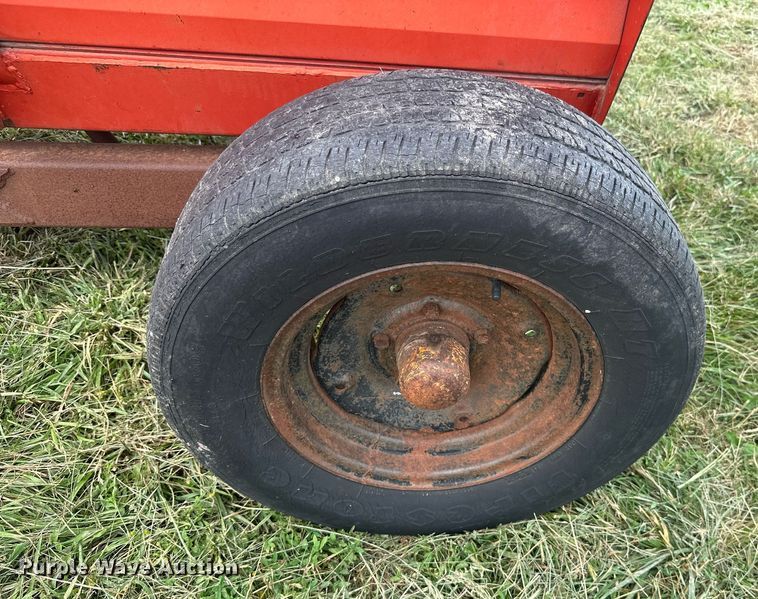 image for item LG9246 1981 Massey Ferguson 860  combine